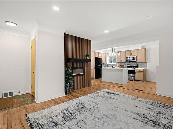 4th image of 29256 Brody Ave