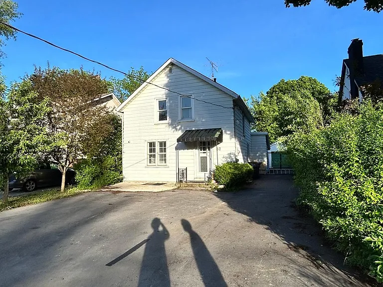 37 Clarence St — Photo 2
