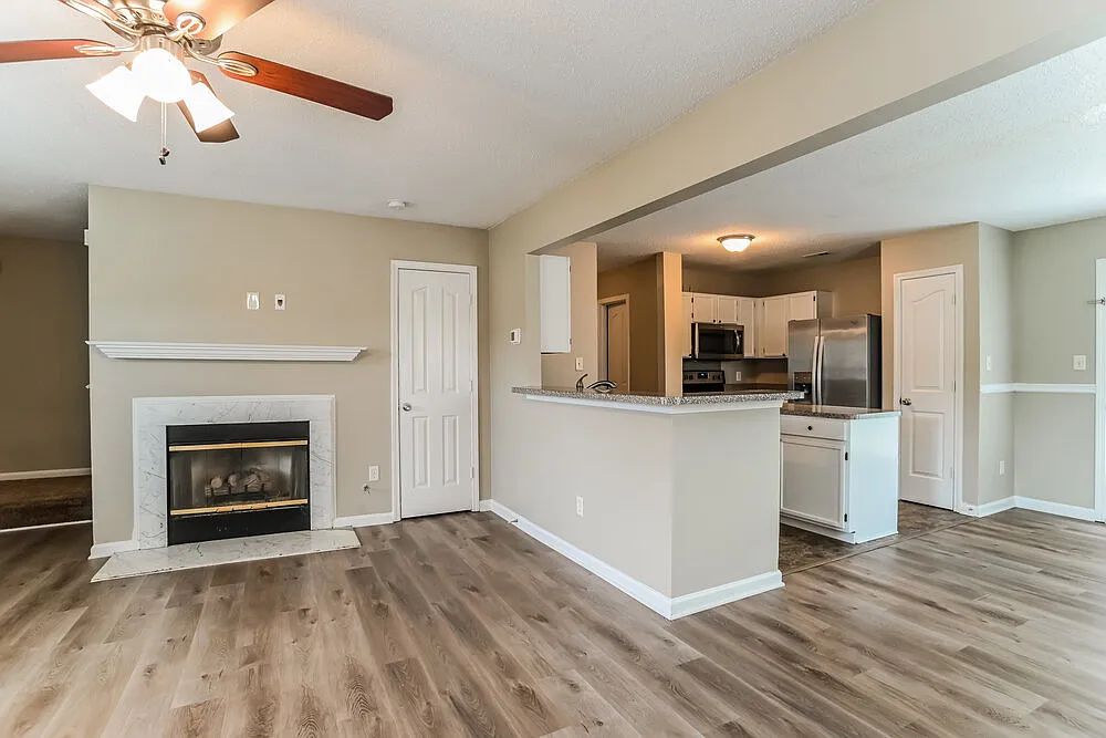 3 bed, 2.5 bath, 1570 sqft, $1,955 — Photo 4