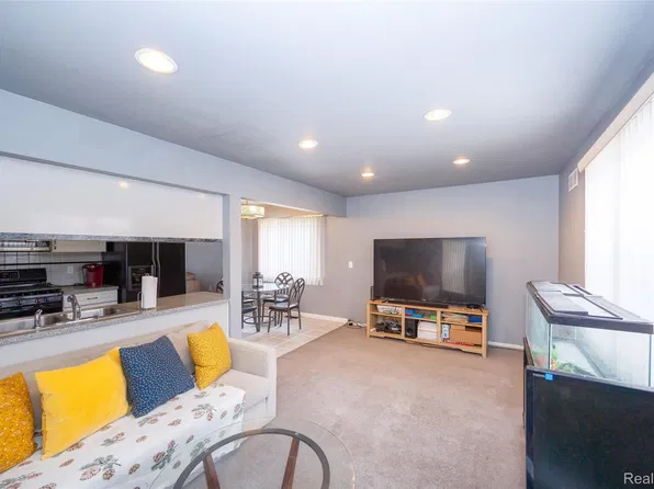 29512 Brentwood St, Southfield, MI 48076