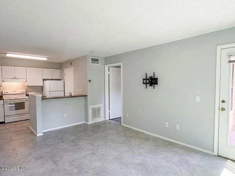 1401 S Palmetto Ave #111 — Photo 6