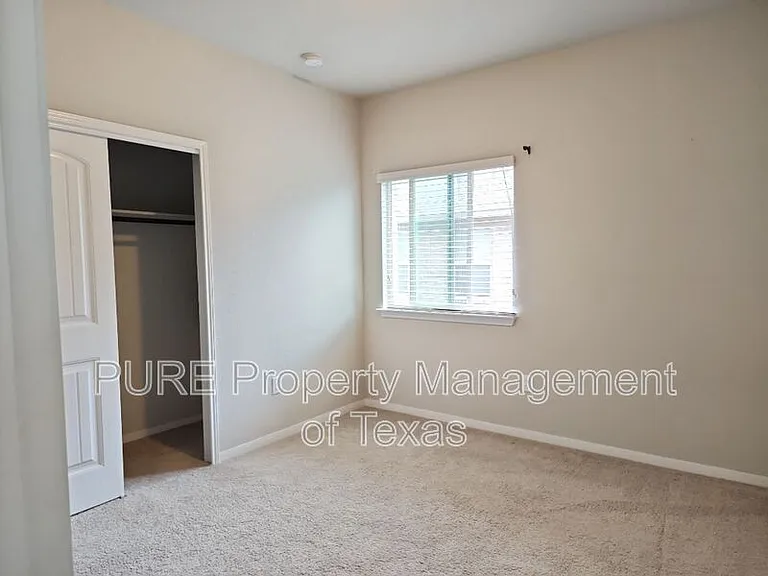 1019 Granbury Cv — Photo 16