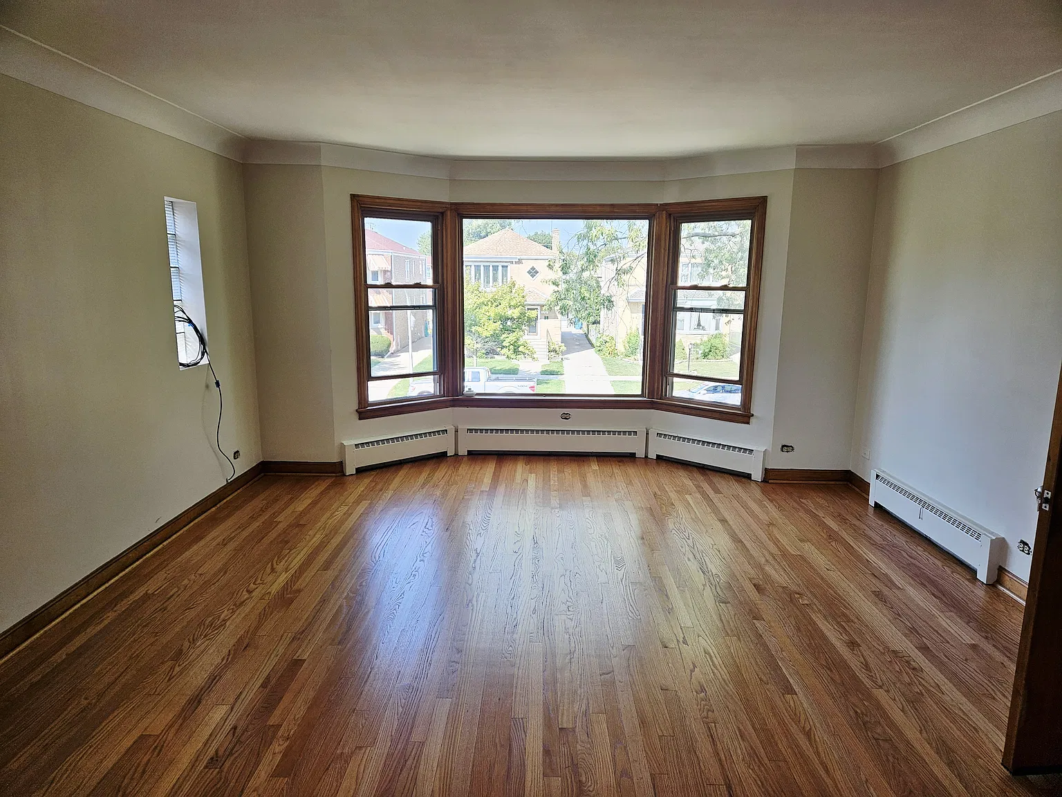 5509 W Sunnyside Ave — Photo 2