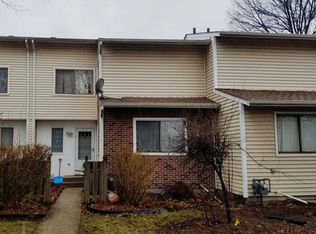 31 Wintergreen Ct, Woodridge, IL 60517