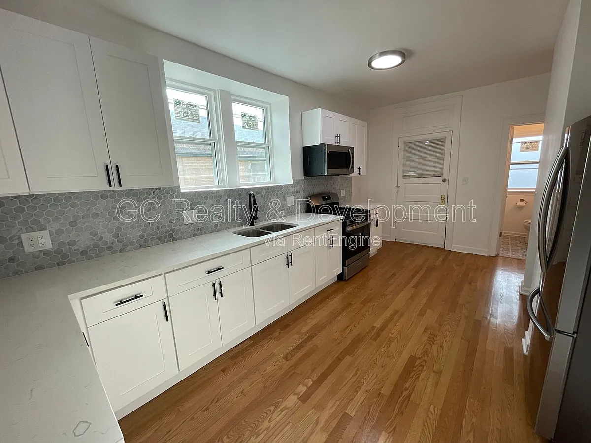 Building Photo - 7512 N Claremont Ave #2