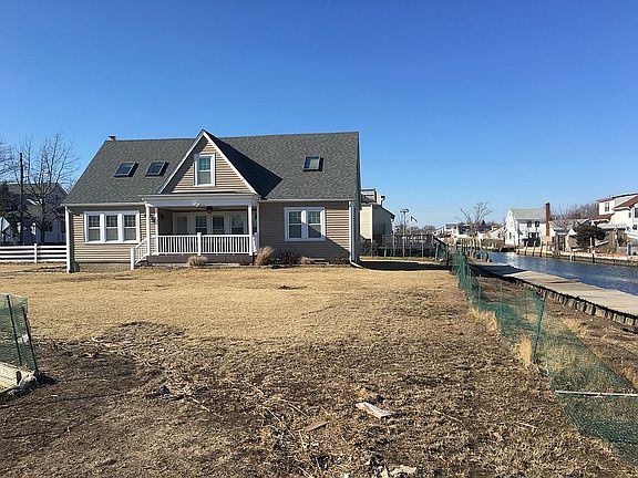 2nd image of 934 S 6th St