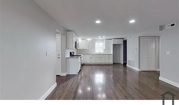 3 bed, 1000 sqft — Photo 4