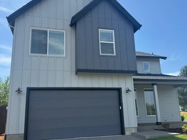 792 Magnolia Ave, Woodburn, OR 97071