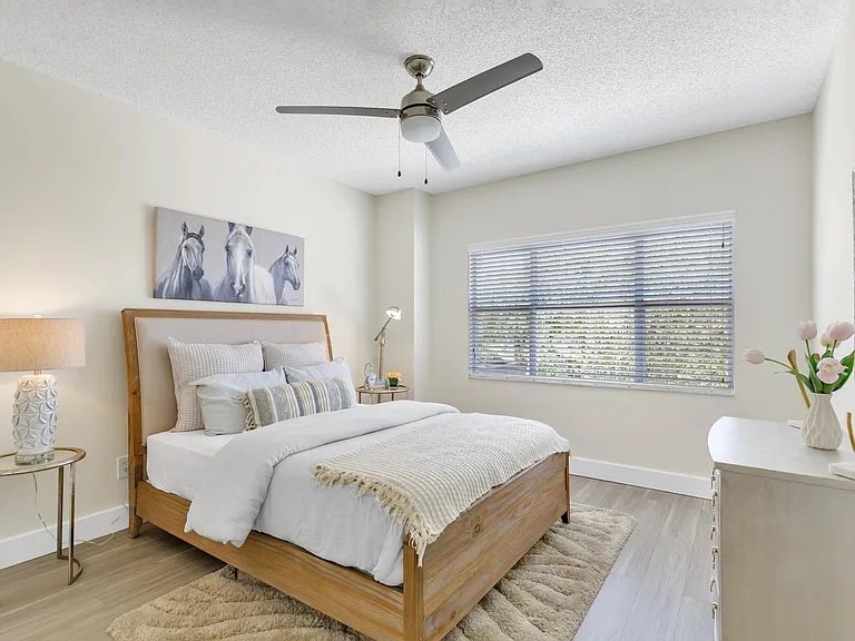 B2 Marseille - 3-Story Townhomes