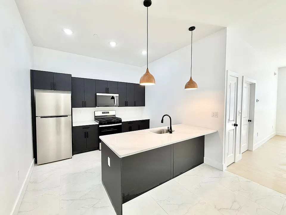 96 Clinton Ave #101A