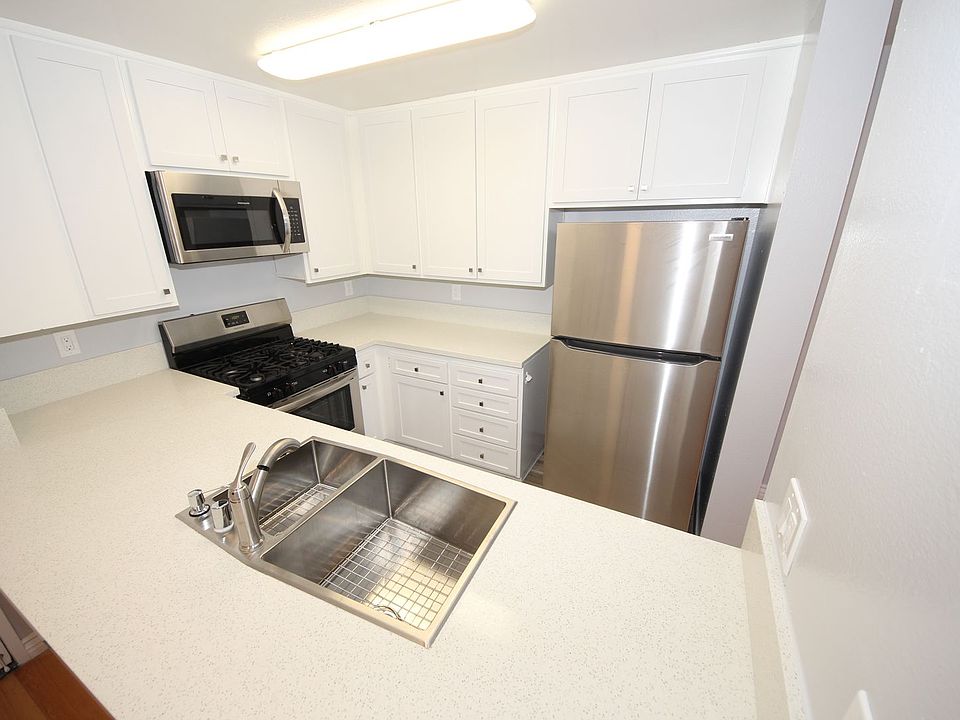 1st image of 10615 Rose Ave APT 404