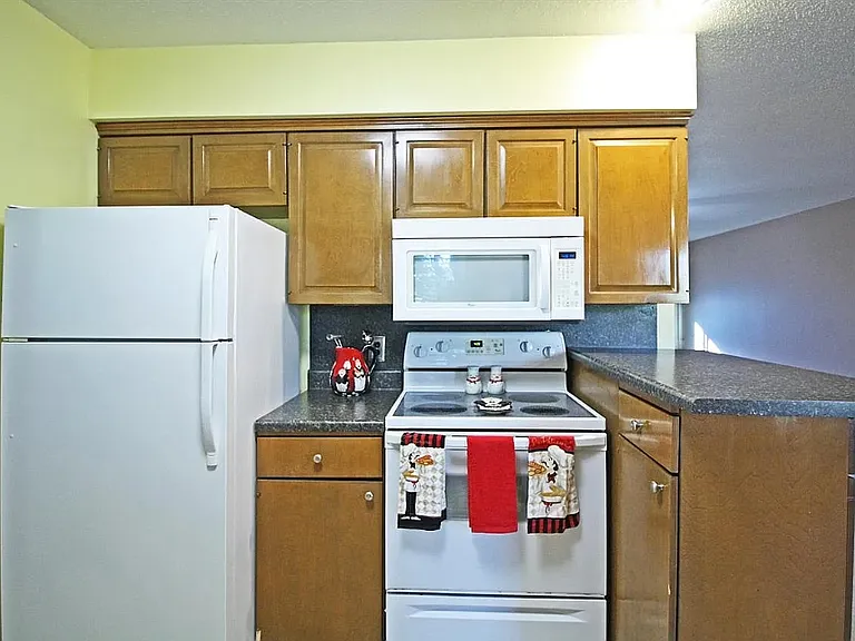 1902 N Oakwood Rd #A — Photo 2