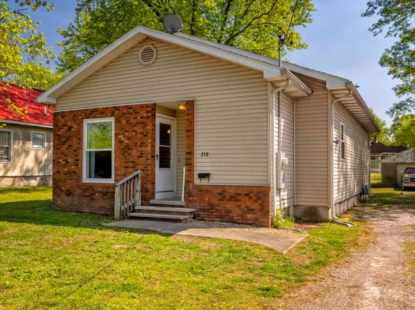 210 W 5th St, Eddyville, IL 62928