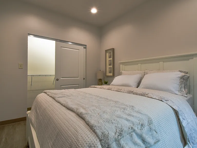 Crossroads Place Apartments — Photo 33