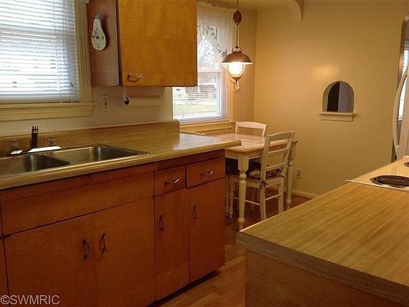4th image of 1813 Park Ave