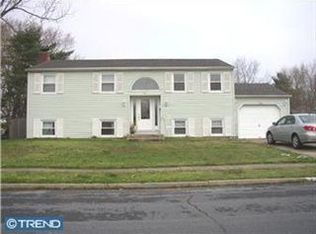 4 Spring Hill Dr, Laurel Springs, NJ 08021