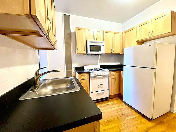 2nd image of 519` E 83rd St #4E