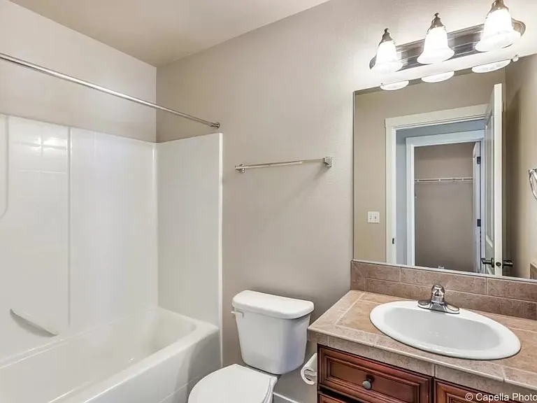 410 NE Patricia Ann Pl — Photo 14