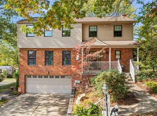 1068 Fox Terrier Dr, Bethel Park, PA 15102