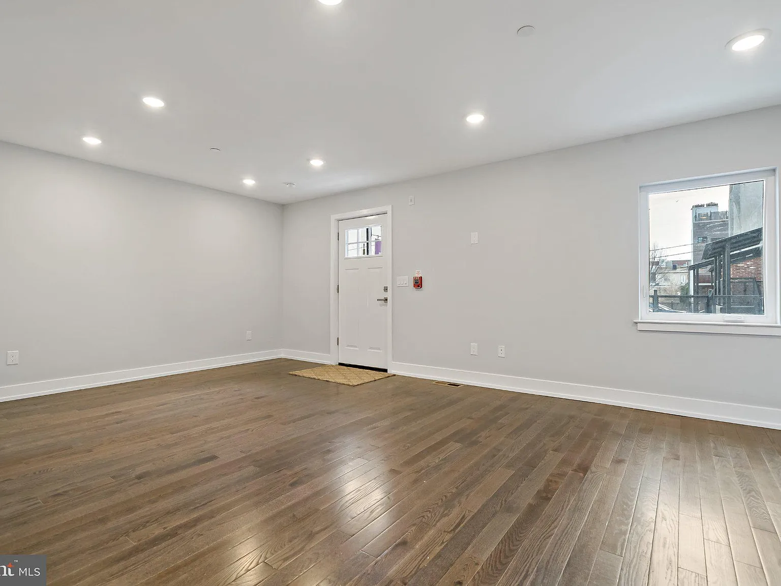 2 bed, 2.0 bath, 950 sqft, $2,100 — Photo 1