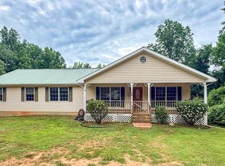 790 Birdhouse Ln, Clarkesville, GA 30523