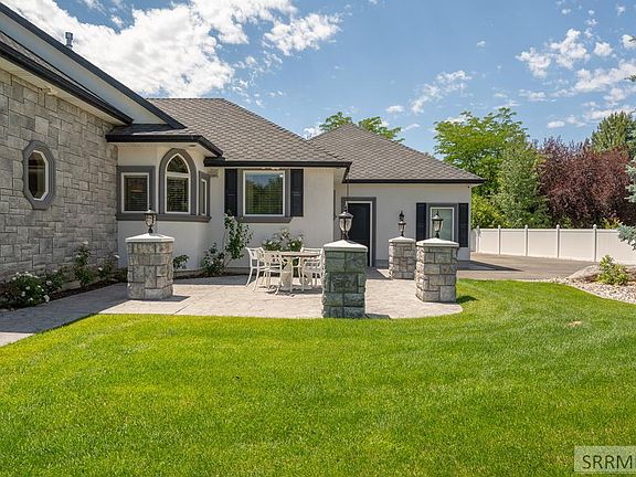 3rd image of 4020 Canterbury Way