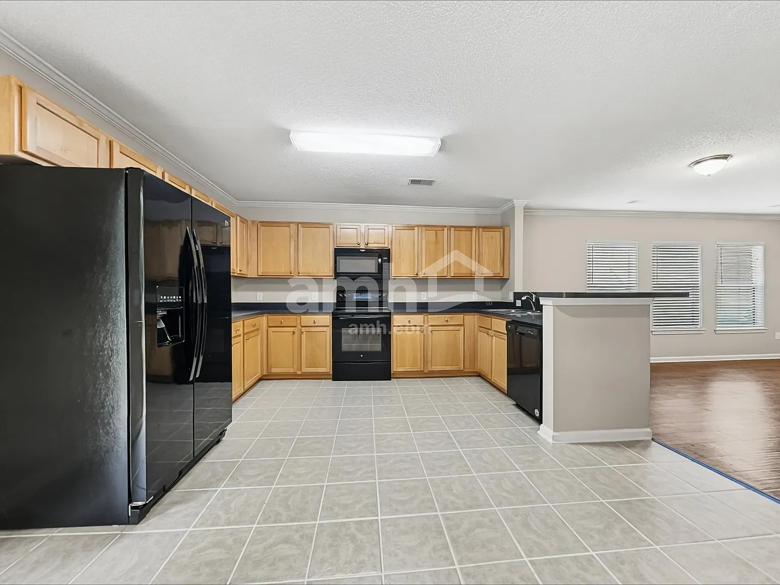 4 bed, 2.0 bath, 1978 sqft, $2,470 — Photo 4