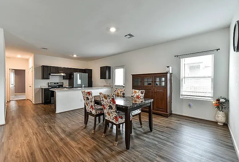 3 bed, 1450 sqft, $1,750 — Photo 4