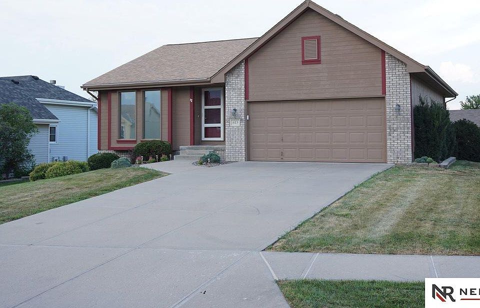 1st image of 613 Diamond Ln