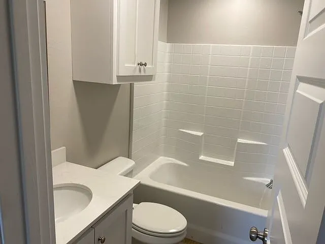 4 bed, 4.0 bath, 1408 sqft, $2,300 — Photo 3