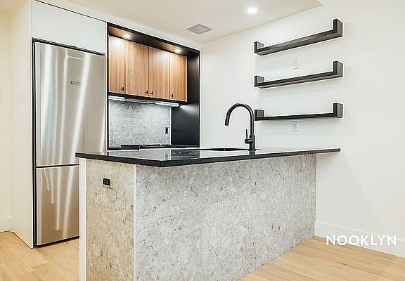 3rd image of 546 19th St #3B