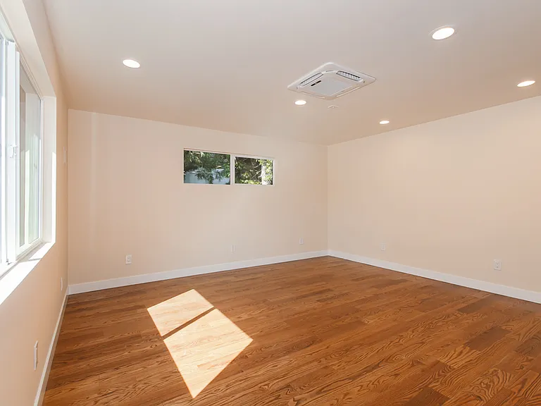 319 N Shelton St — Photo 8