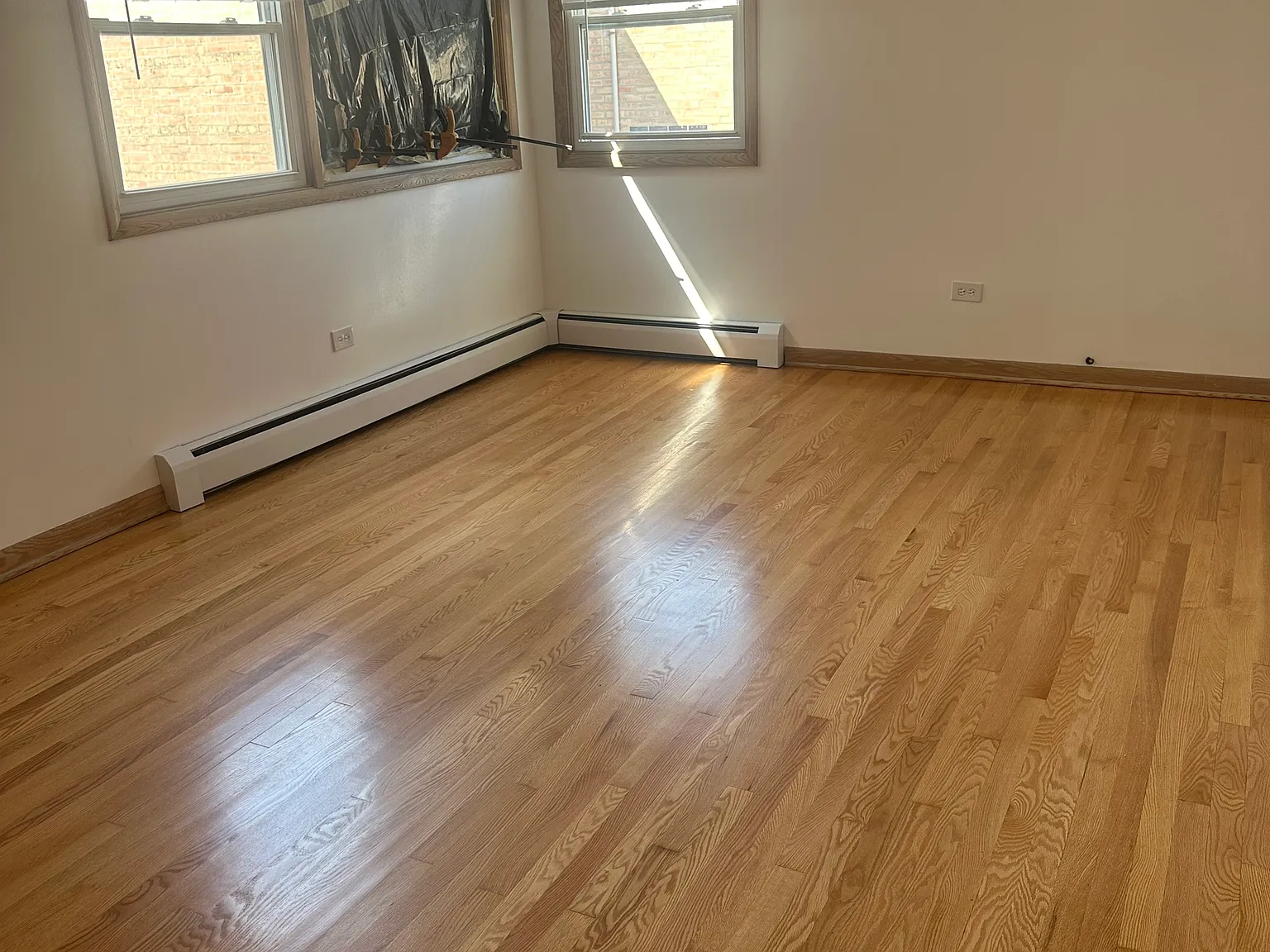 3 bed, 1300 sqft, $2,100 — Photo 4