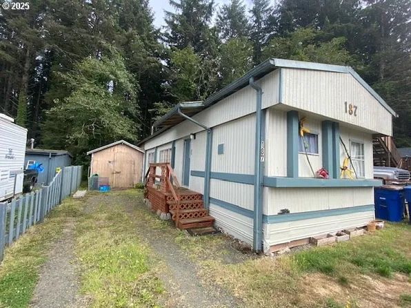 187 SE South 40 Ln, Depoe Bay, OR 97341