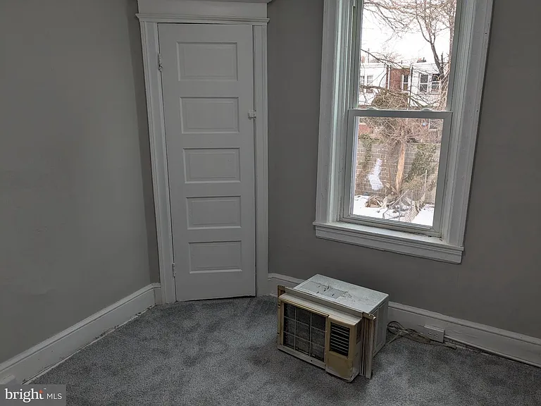 1261 Chase St — Photo 17