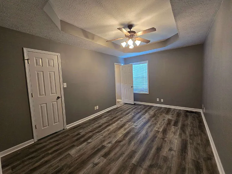 460 Caney Ln — Photo 12