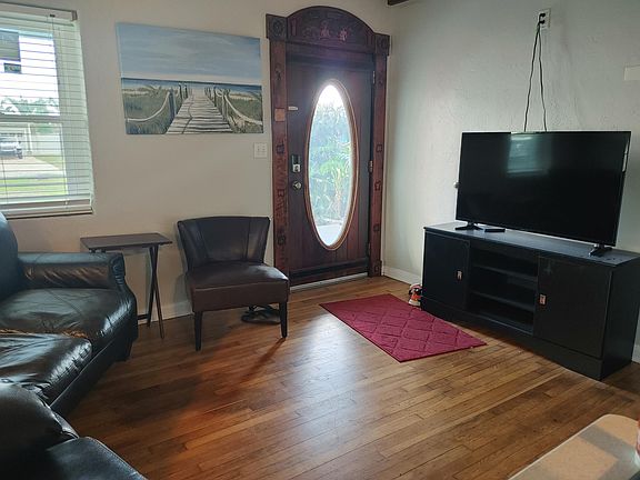 4th image of 109 Ogden Blvd