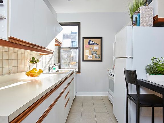 4th image of 501 W 122nd St APT D3