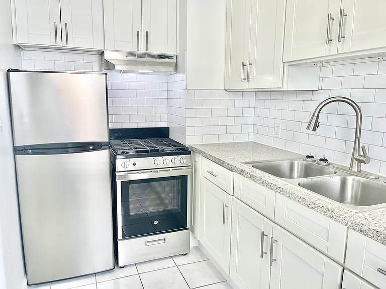 1154 N Formosa Ave — Photo 7