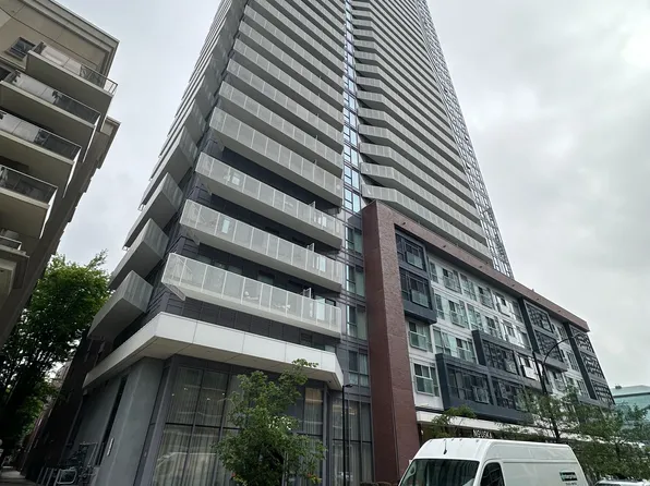 4065 Confederation Pkwy #1402, Mississauga, ON L5B 0G4