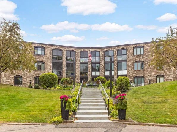 1860 Eagle Ridge Dr APT 108W, Saint Paul, MN 55118