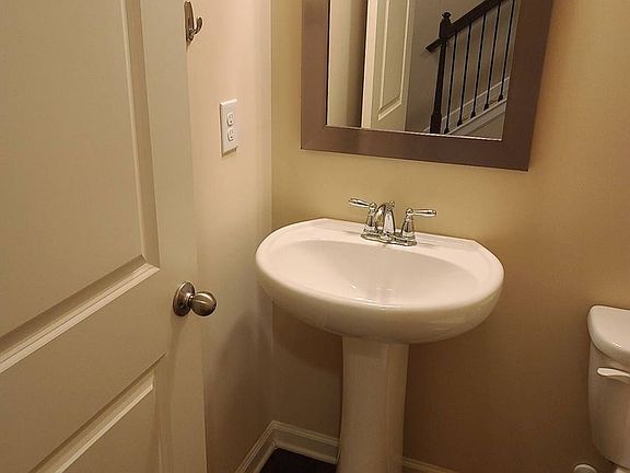 5th image of 196 Highland Pointe Cir E