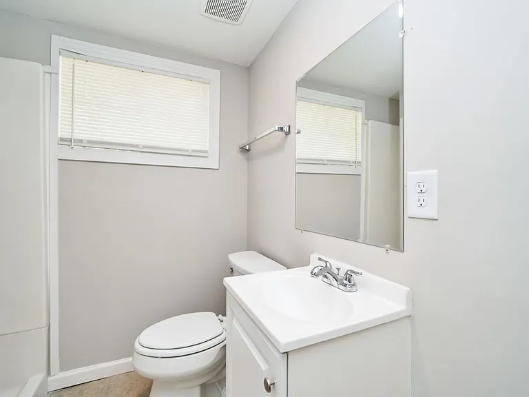 419 Gladys St — Photo 21