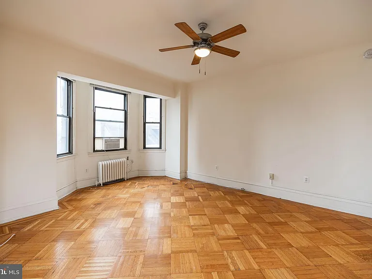 250 S 13th St #4D — Photo 2