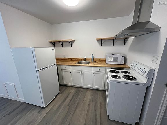5th image of 33 Inverness St