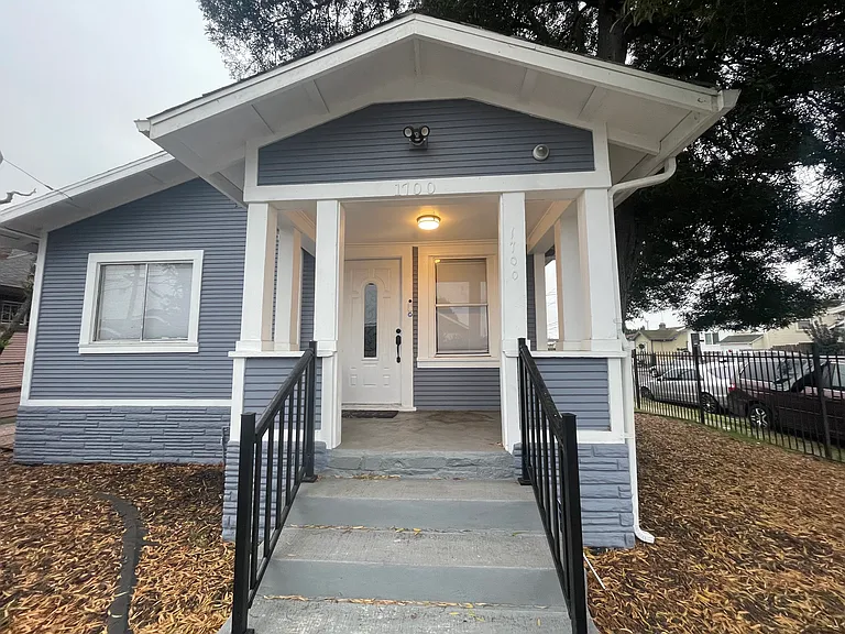 1700 70th Ave — Photo 4