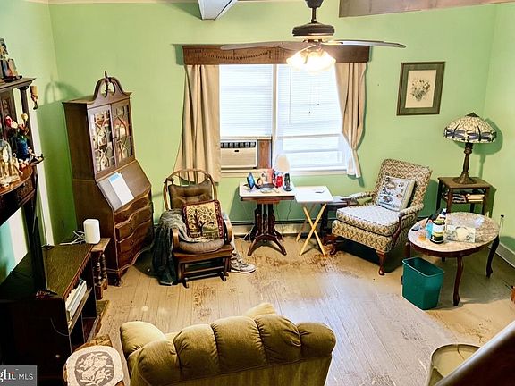 5th image of 623 E Bay Ave