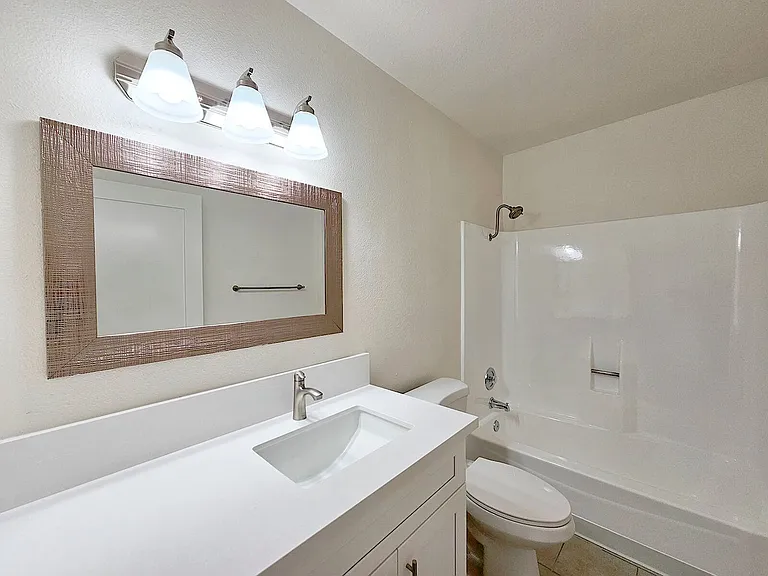 Parklane Apartments — Photo 68