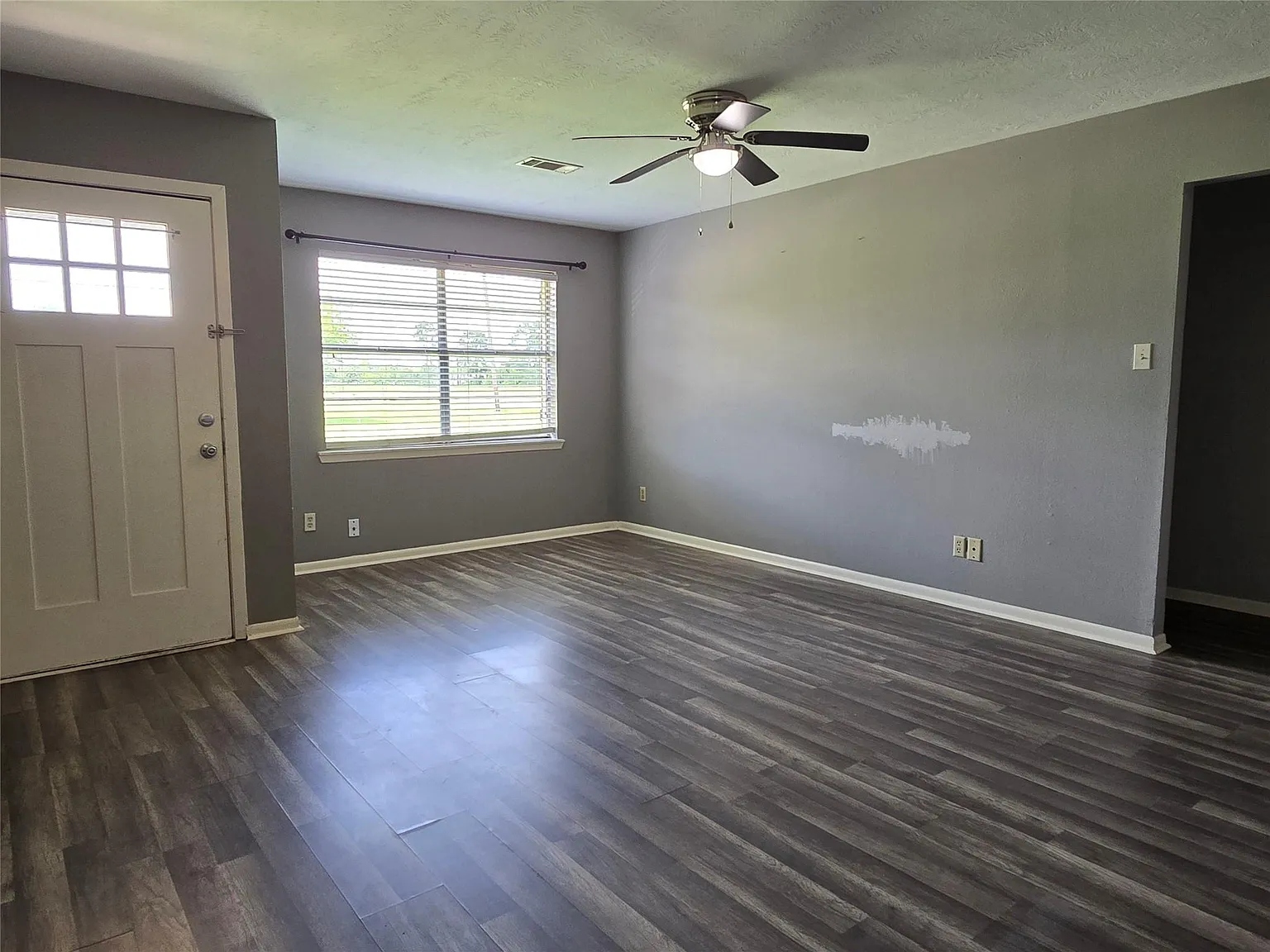3 bed, 1.5 bath, 1175 sqft, $1,425 — Photo 3