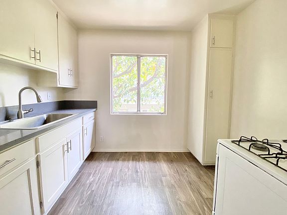 5th image of 208 S Mariposa Ave #6